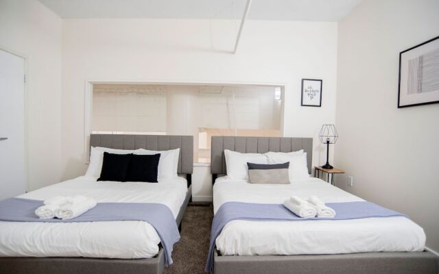 5BR CozySuites The Block-SkybridgeAccess