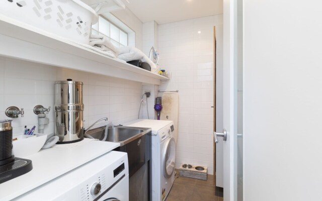 Coogee Luxury Home with Salt Water Pool & Parking