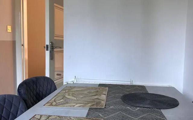 Modern Apartment-sleeps6-parking-seft Check in