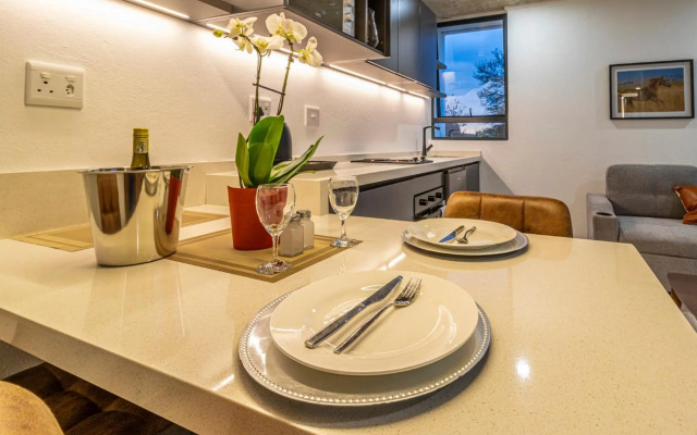 Kravit Premier Suites