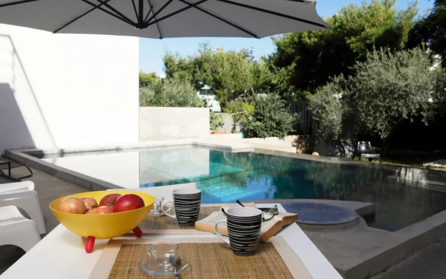 Villa With Pool Garden Near The Sea