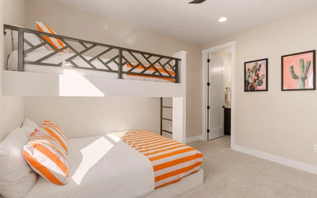 Southwest Getaway 6 Bedroom Home