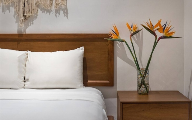 Unbeatable Located Spacious Loft With Amazing Roof