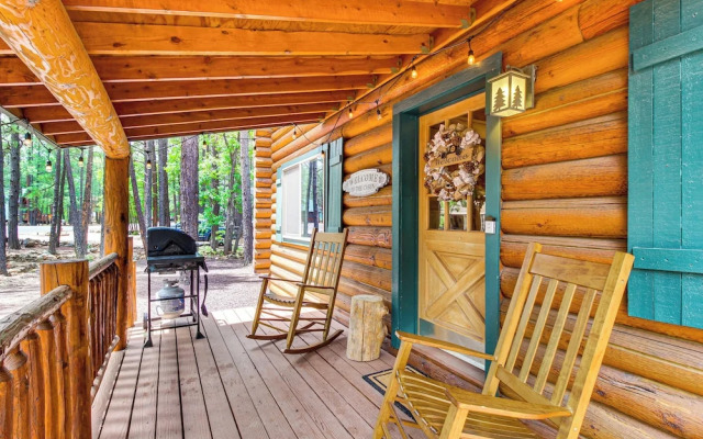 Near Dining, Hiking & Golf: Pinetop Log Cabin!