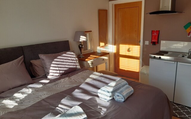 Oakdene.....perfect for Couple or Singles