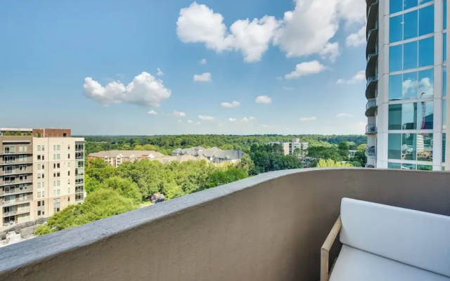 Luxury Atlanta Rental w/ Balcony: Near Buckhead!