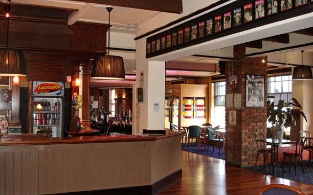 The Raven Hotel - Inn
