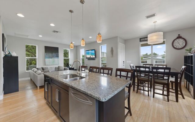 Miramar Beach House - Four Bedroom Home