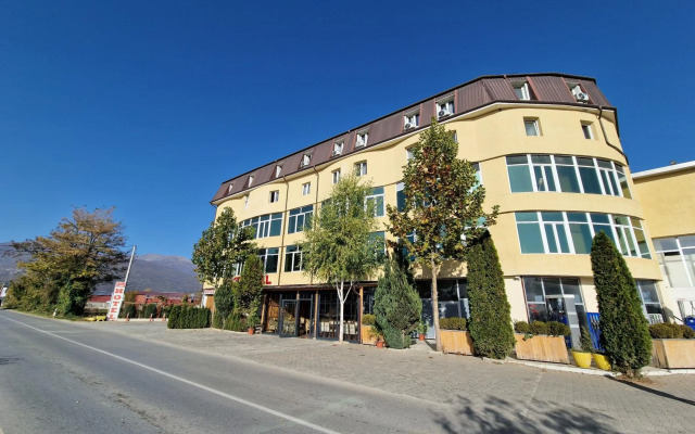 Hotel Yal Restaurant