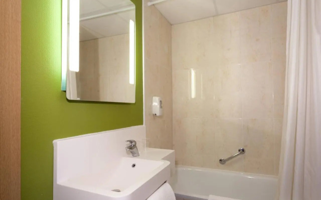 B&B HOTEL Nîmes Ville Active