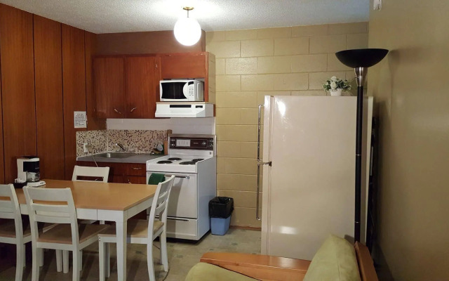 Plaza Motel