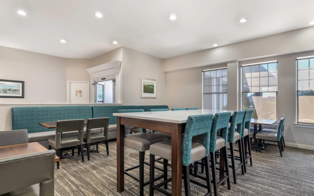 Comfort Suites Chincoteague Island Bayfront Resort