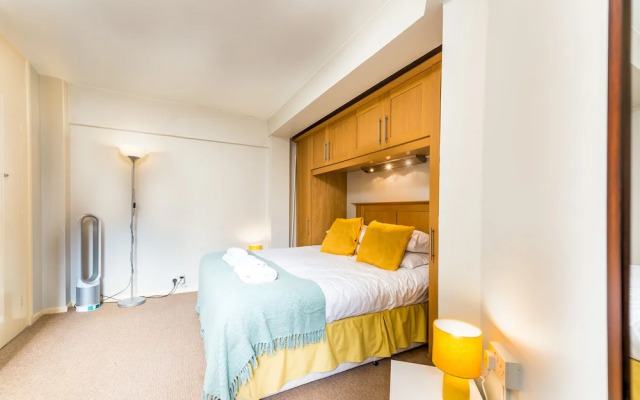 Warm and welcoming Home in Putney