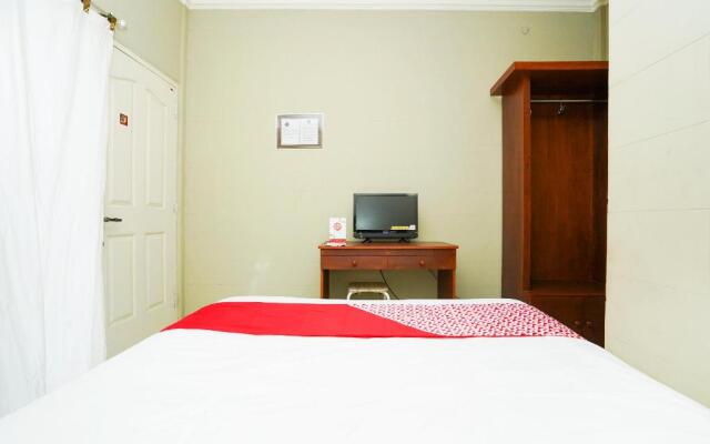 OYO 2493 Lotus Hotel Syariah