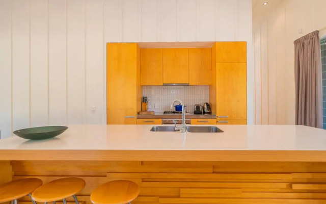 The Golden Hideaway - Matarangi Holiday Home