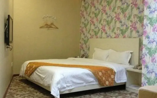 St. Lena Hotel (Shenzhen Qinghu Metro Station)