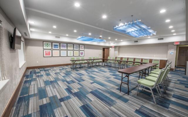 Holiday Inn Express and Suites Houston Westchase - Westheimer by IHG