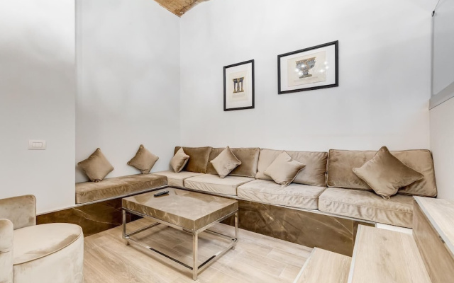 Spanish Queen Apartment