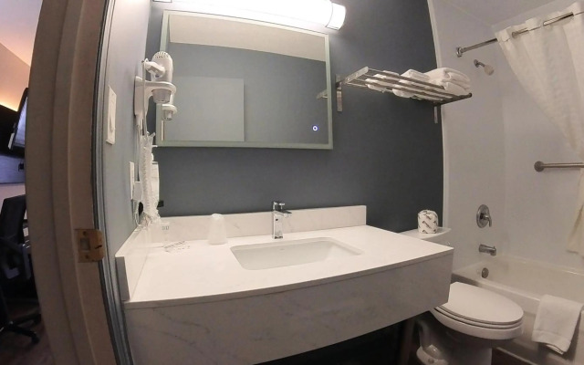 Moonlight Inn and Suites