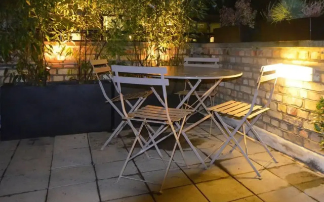 Modern 1 Bedroom Flat Near Liverpool Street With Patio