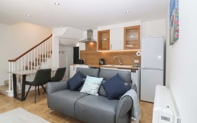 3 Caroline Place