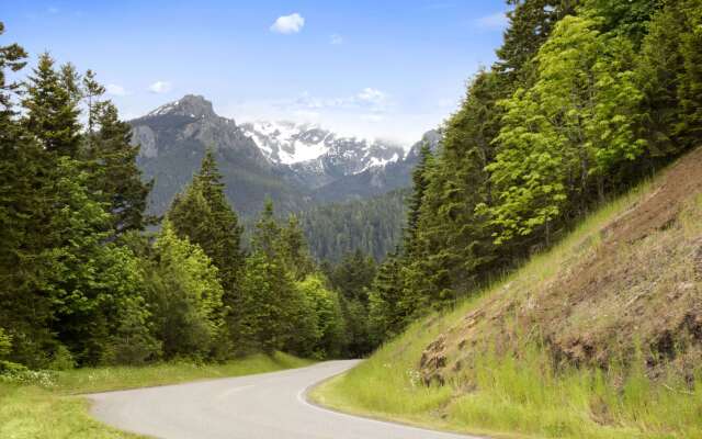 Super 8 by Wyndham Port Angeles at Olympic National Park Hotel