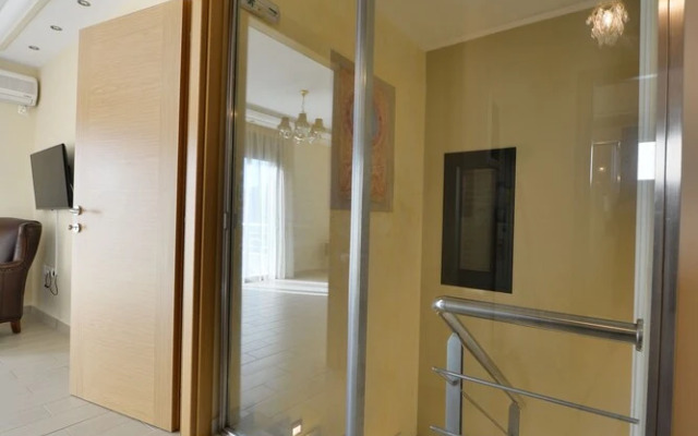 Elegant Villa by B&E