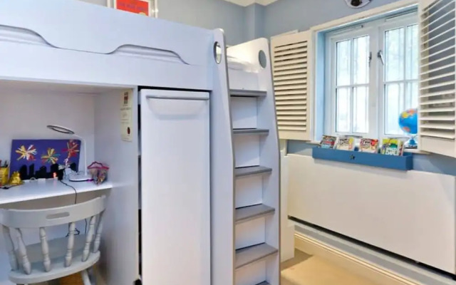 Delightful 3-bed Family Home Bayswater