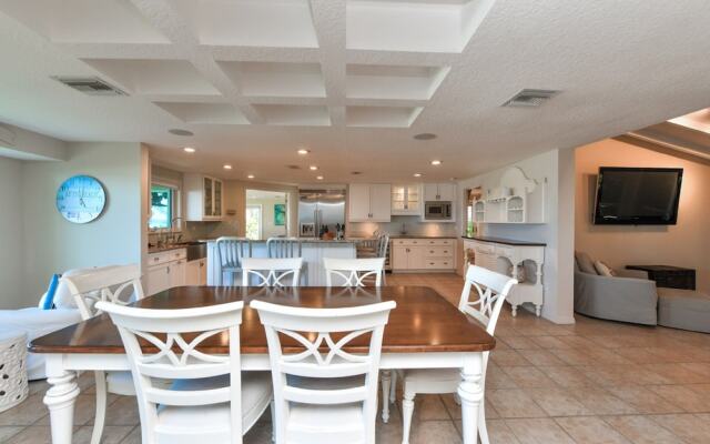 Siesta Key Paradise by Beachside Mgmt.