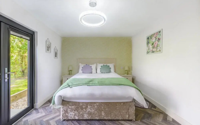 Secret Waterside Lodges in Worcestershire