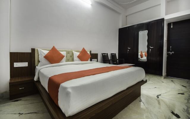 OYO 27626 Hotel Moonlight