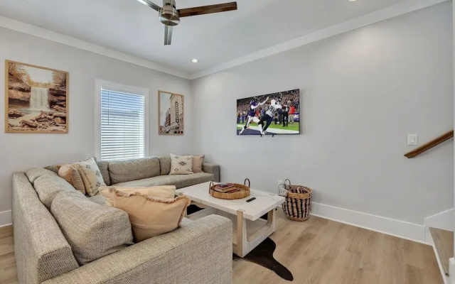 Soprano-private Rooftop-gr8 Walking Location