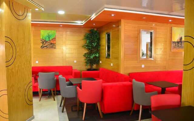 Hotel Hadaik Ain Asserdoune