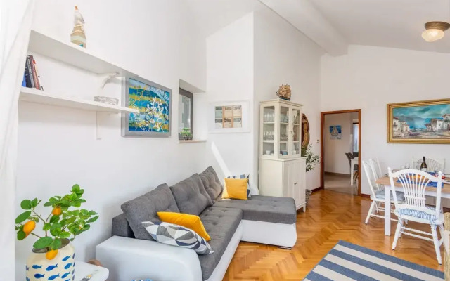 Bright 3-bedroom Apartment in Lovran