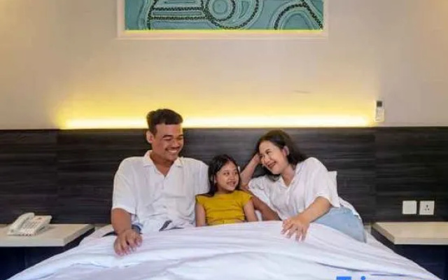 By the River Cottage with Private Warm Pool – People – Sleman