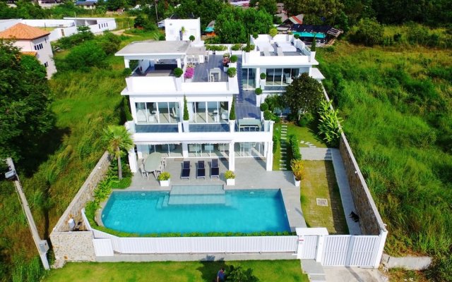 Na Jomtien Beachfront Villa