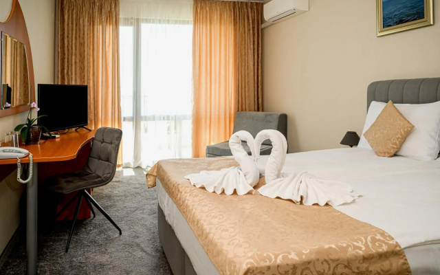 Paradise Hotel