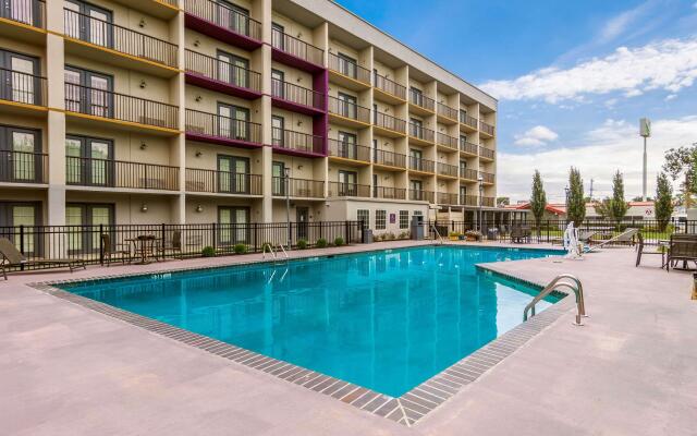 District 3 Hotel, Ascend Hotel Collection
