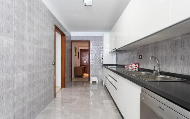 Home2Book Spacious Classic Design Apartment Center