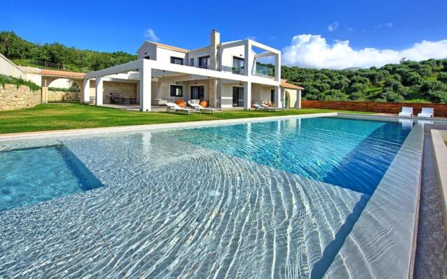 Luxury Villa Ebellina by MediterraneanVillas
