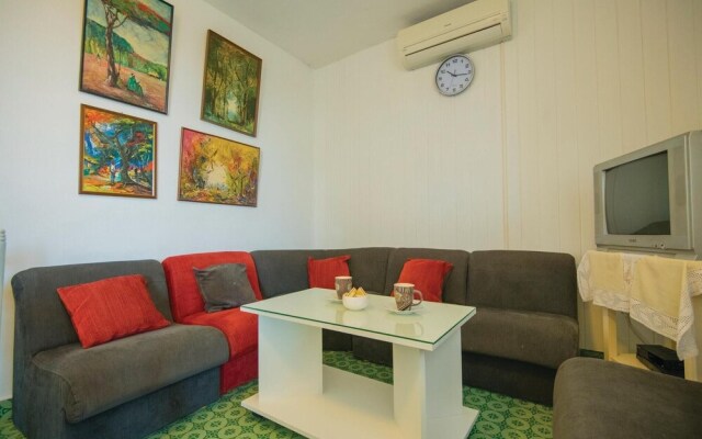 Beautiful Home in Jelsa With Wifi and 3 Bedrooms