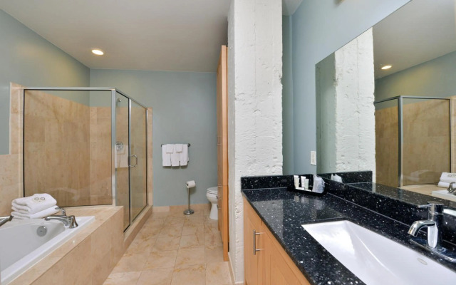 Grand Eastonian Hotel & Suites