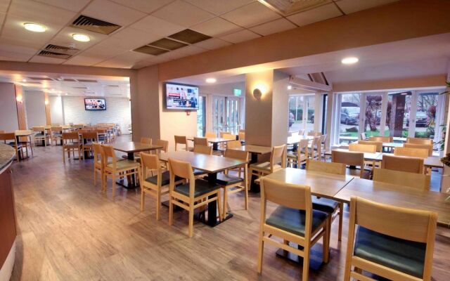 Waterloo Hub Hotel & Suites