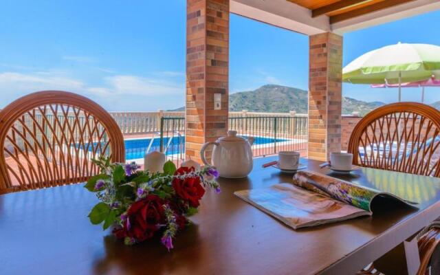 Cortijo Metomela Torrox by Ruralidays