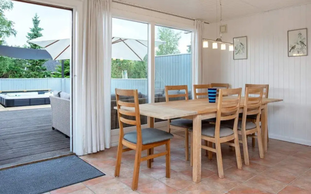 9 Person Holiday Home in Vaeggerlose
