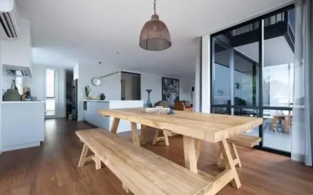 3 Story Townhouse In The Middle Of The City