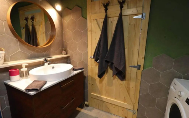 Room Emma,between bus and train station,Netflix,speed Wi-Fi