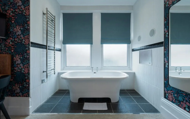 The Clarence Boutique Rooms