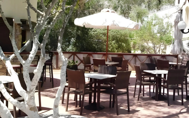 TheArtemis - Perissa Hotel