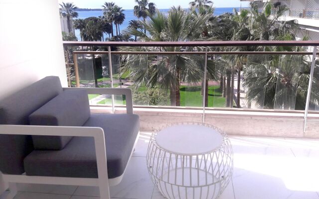 Luxurious 3 Bedroom Apt at La Croisette